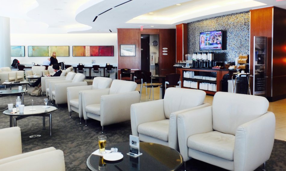 United Club Las Vegas McCarran International Airport Sessel und Arbeitsbereich