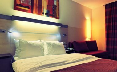 doublebed Holiday Inn Express Düsseldorf City Nord Travel with Massi Reiseblog