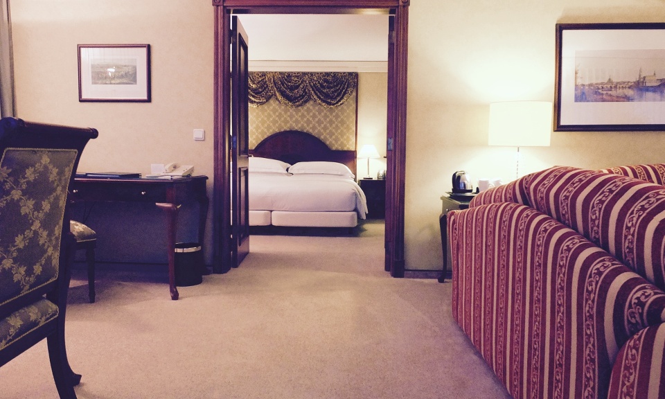Bedroom King Corner Suite Hilton Dresden Executive Lounge Reiseblog Travel with Massi