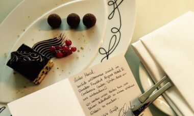 Kuchen Willkommensgruß Sheraton Frankfurt Airport Club Zimmer