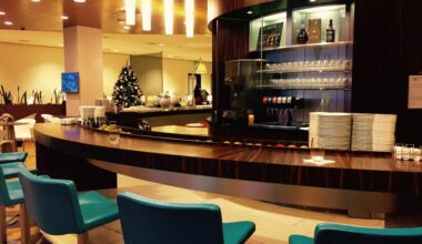 KLM Crown Lounge Amsterdam Review Insel