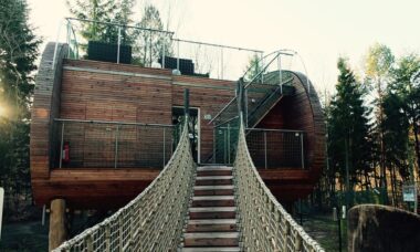 Tree-Inn Das Baumhaushotel Dörrenden wolfscenter Reiseblog Review Travel with Massi Baumhaus Hängebrücke