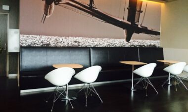 Erste Premier Lounge Prague Airport Review Esstische