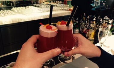 Lufthansa Senator Lounge München H Non-Schengen Review Cocktail