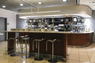 Buffet Lufthansa Senator Lounge Paris Charles-de-Gaulle