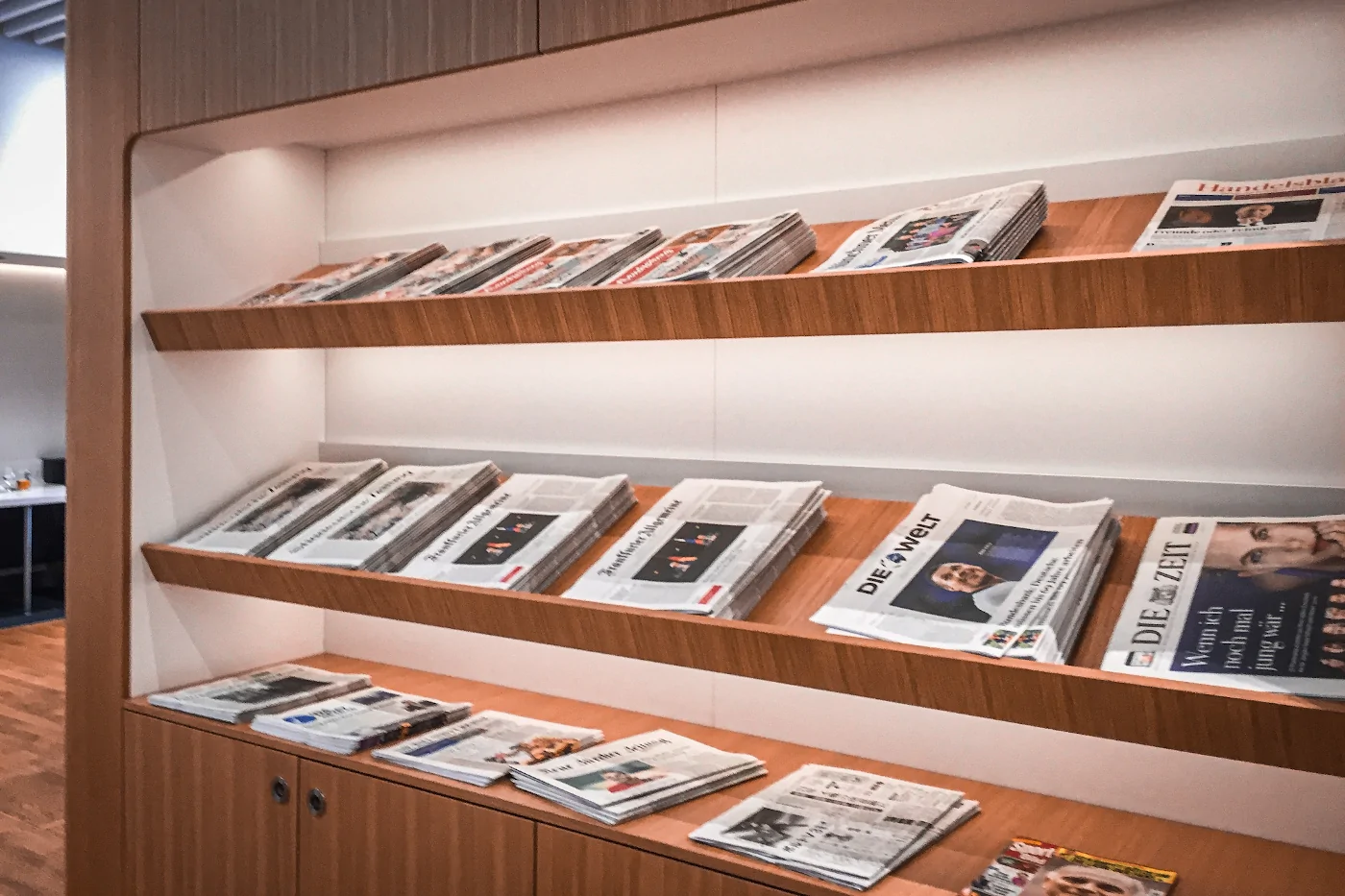 kostenlose Zeitungen und Zeitschriften in der Lufthansa Senator Lounge München