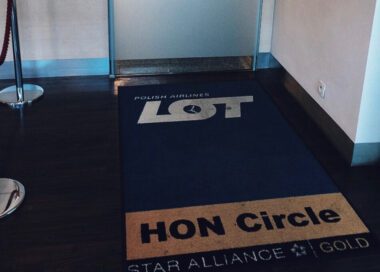 Star Alliance Gold Lounge Warsaw HON-Teppich Eingang