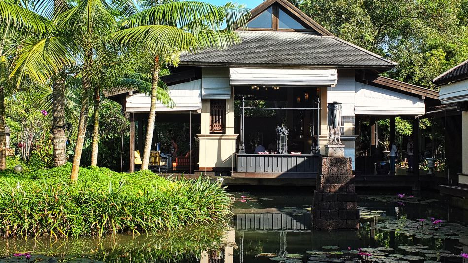 Review Anantara Mai Khao Phuket Villas Aussenbereich Lobby