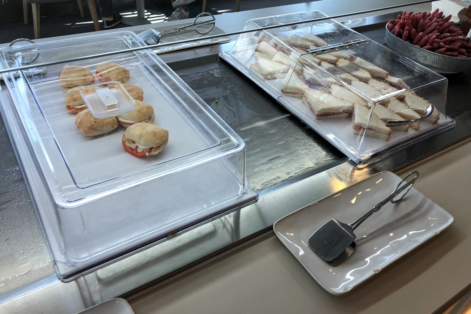 Snacks und Sandwiches Buffet Iberia Lounge Madrid T4S