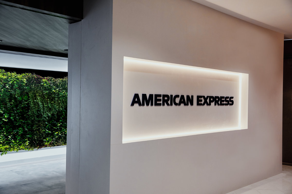 Eingang zu einer American Express Lounge
