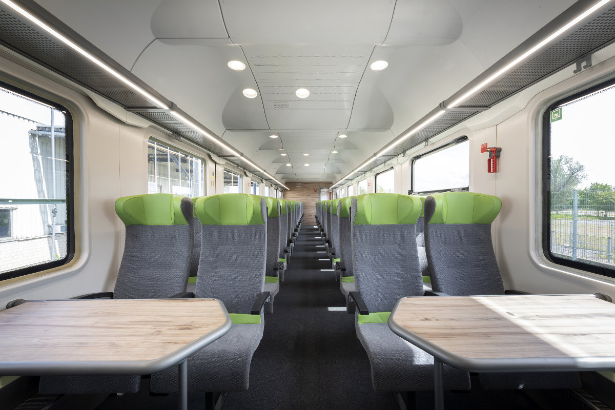 neuer Großraumwagen FlixTrain mit neuen Zügen zum Neustart