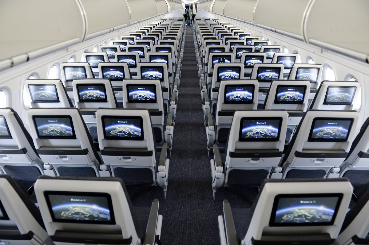 MEA Airbus A321neo Economy Class Kabine