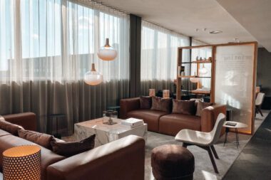 Marriott Bonvoy bringt Vorteilsgarantie für Statusmitglieder zurück - M Club Marriott Frankfurt Airport