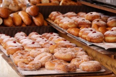 Snack, Backwaren, Backen, Essen, Bäckerei, Nachspeise, Donut, Gluten, Fingerfood, Zeppole, Brot, Puderzucker, Süße, Koulourakia, Konditorware, Im Haus