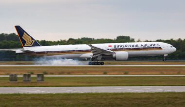 Singapore Airlines Boeing 777-300ER landet am Flughafen München