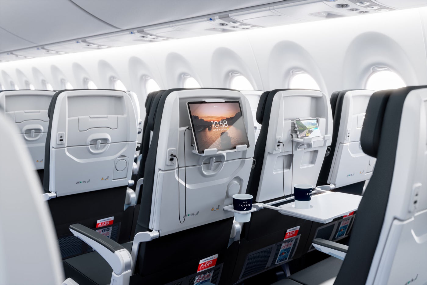 integrierter Tablet- oder Smartphone-Halter in der Rückenlehne im Airbus A220-300 der Air France