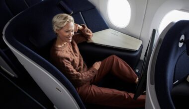 Frau relaxed in der neuen Finnair Business Class
