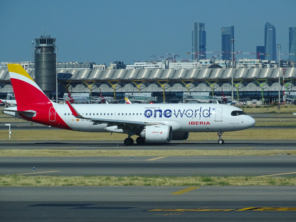 Iberia Flugzeug in Oneworld Bemalung