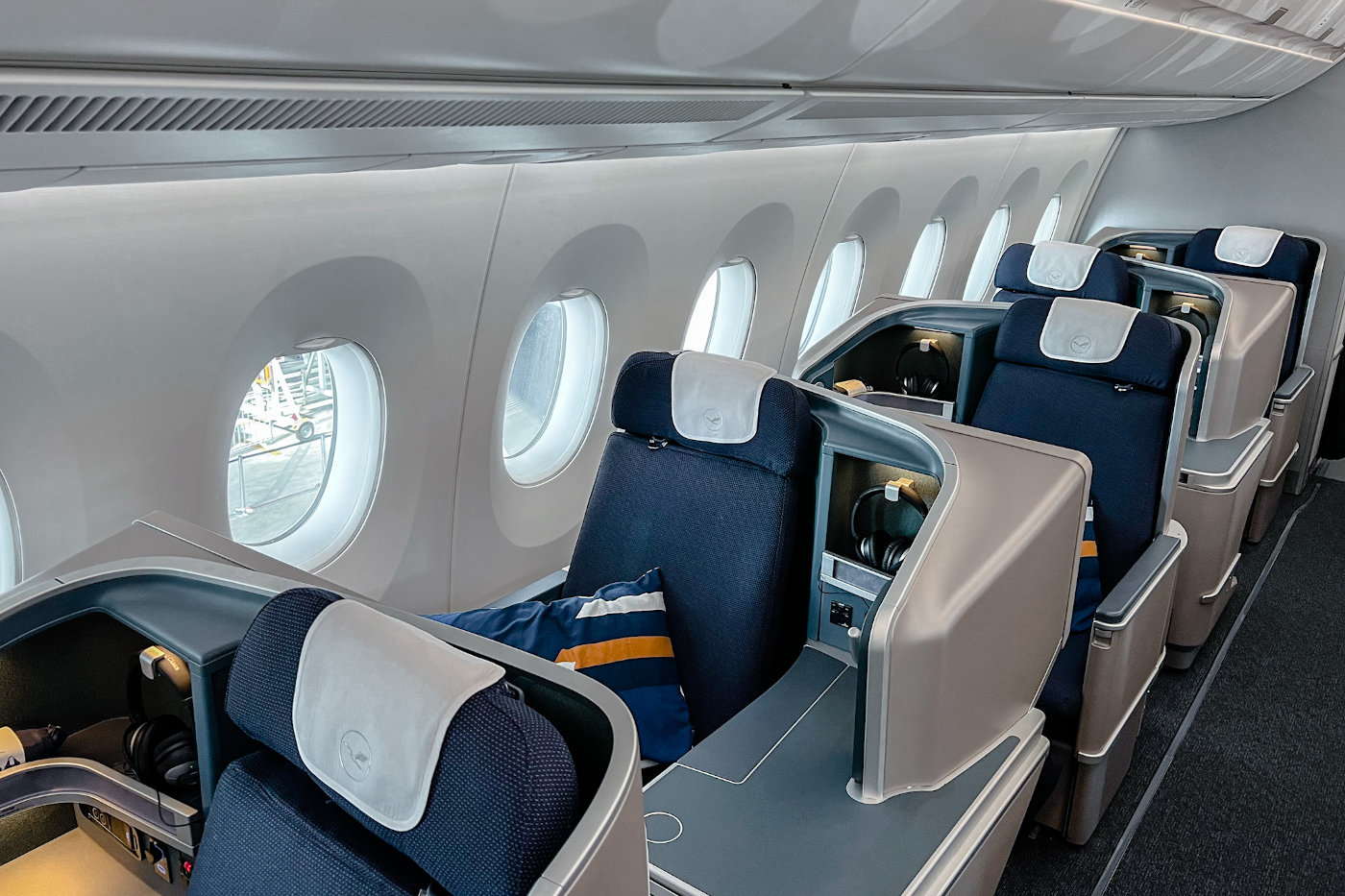 Lufthansa Business Class Airbus A350 Fenster