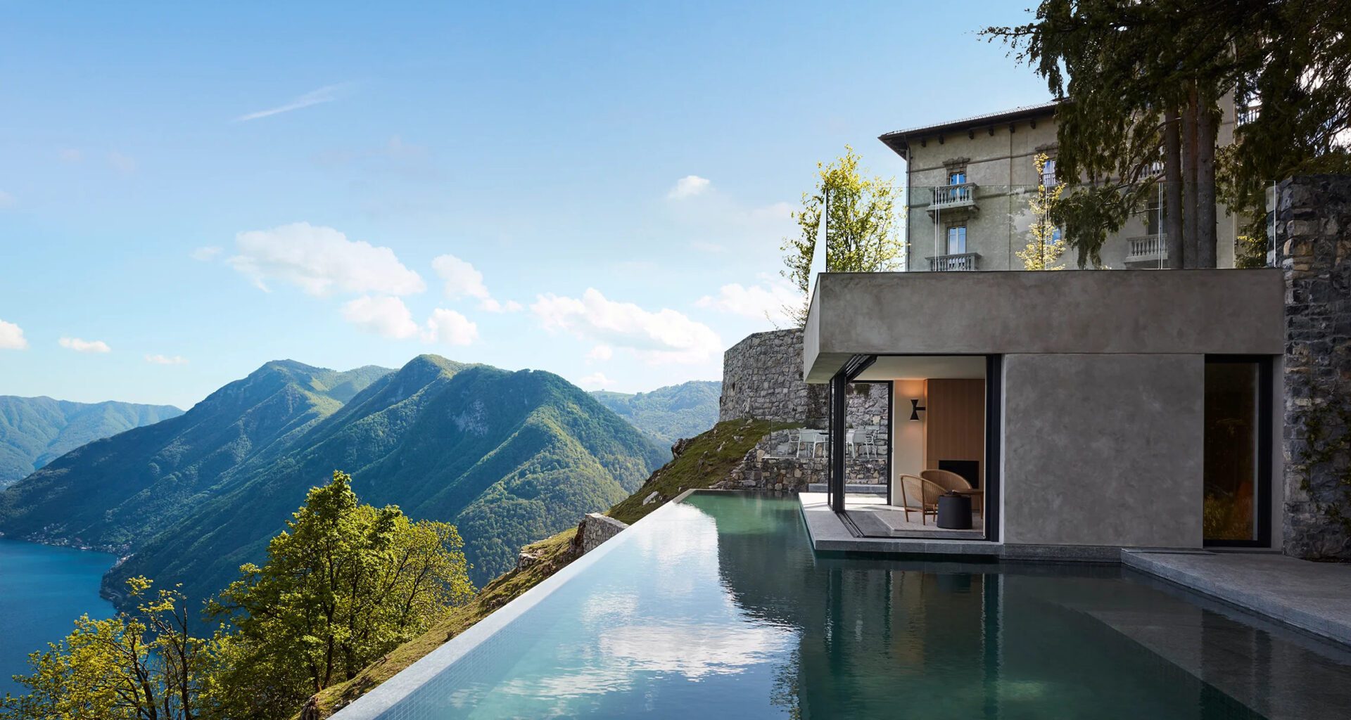 Infinity Pool einer Villa am Comer See über Marriott Homes & Villas