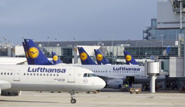 Lufthansa Flugzeuge am Terminal A am Frankfurter Flughafen