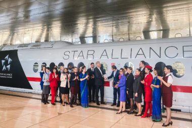 Deutsche Bahn ICE mit Star Alliance Partner Design