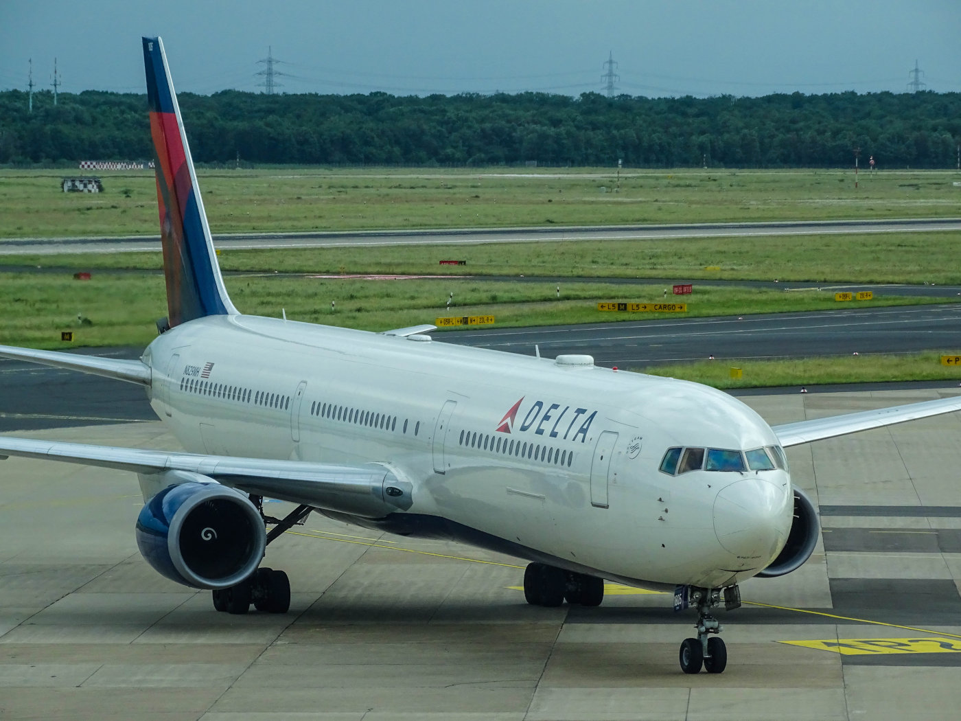 Delta Boeing 767-300 auf dem Flughafen Düsseldorf