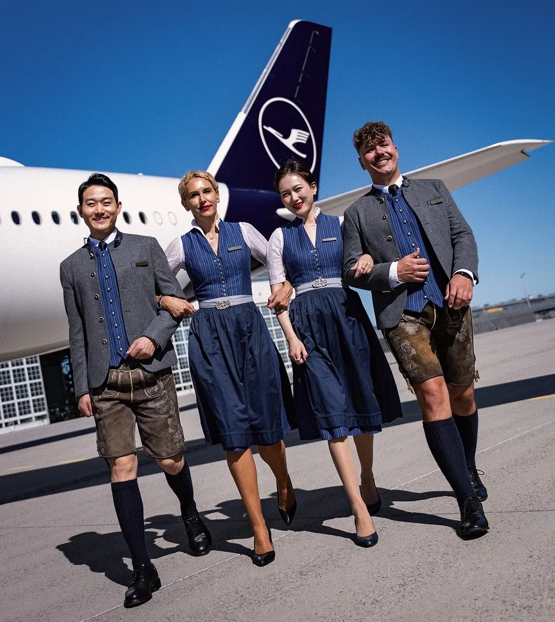 Lufthansa Oktoberfest Trachtencrew 2025