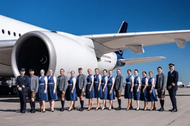Lufthansa Oktoberfest Trachtencrew 2025
