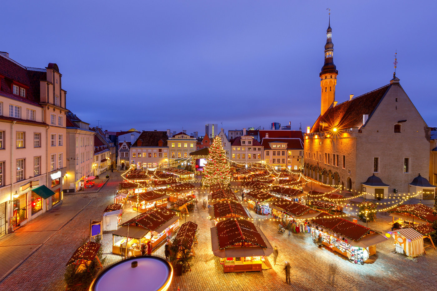 der Weihnachtsmarkt in Tallin, Estland gehört zu den schönsten Weihnachtsmärkten in Europa 