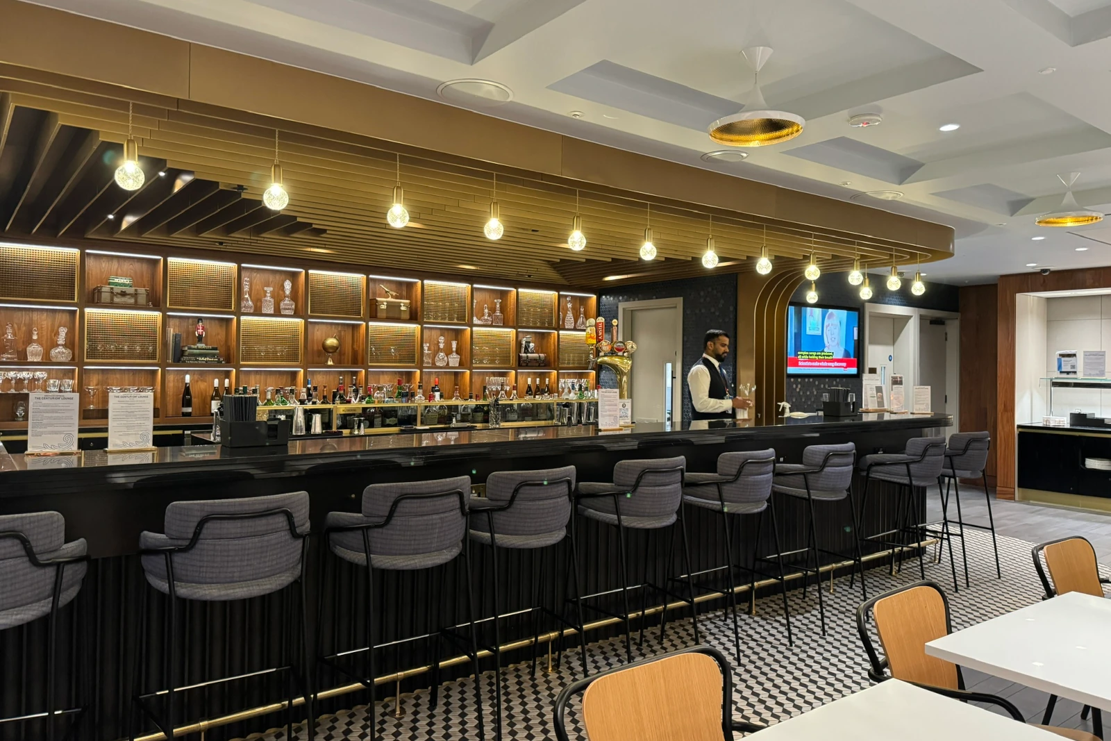 Bar der American Express Centurion Lounge am Flughafen London-Heathrow 