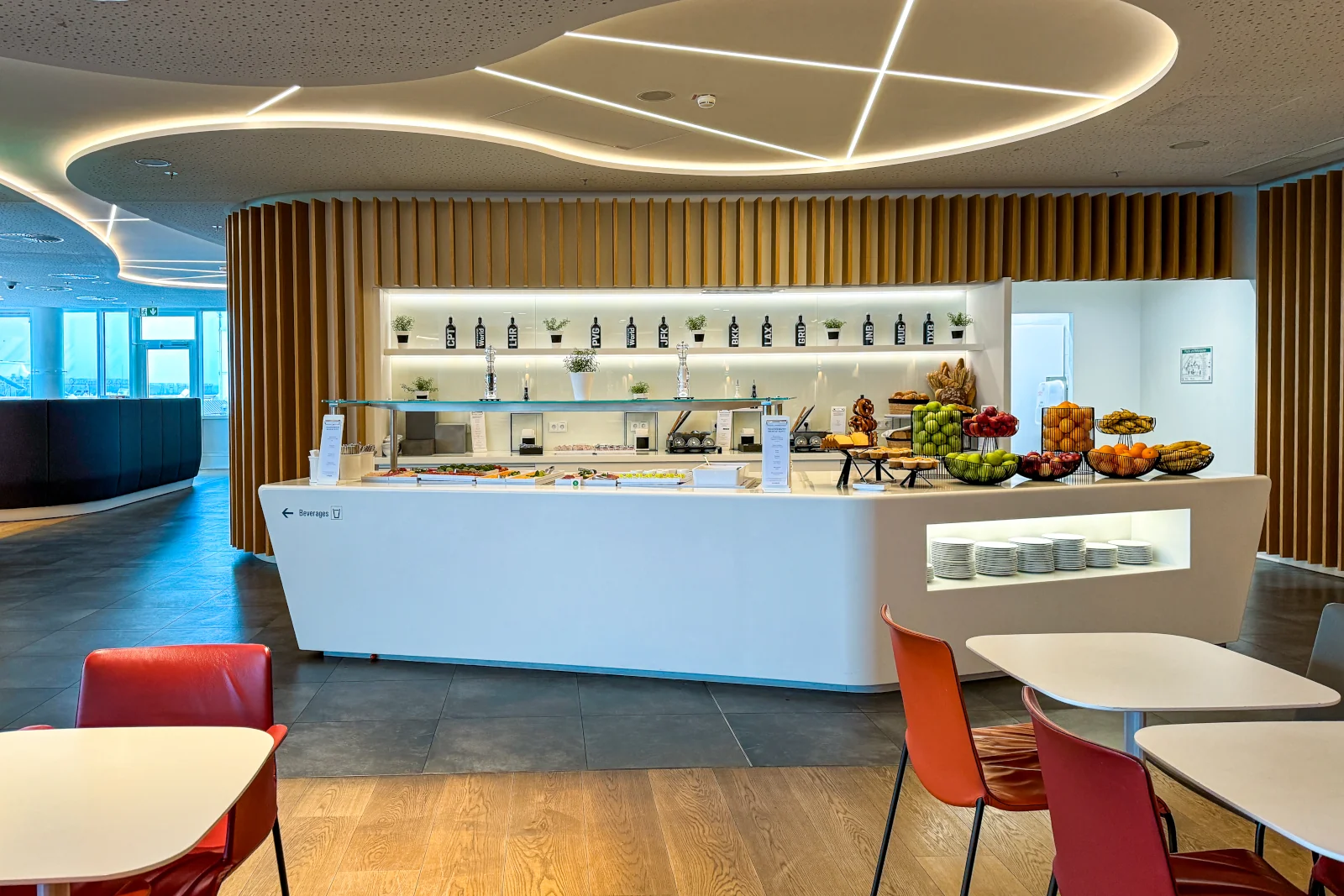 Buffet in der Airport Lounge World am Flughafen München - Zugang mit Priority Pass durch Kreditkarten