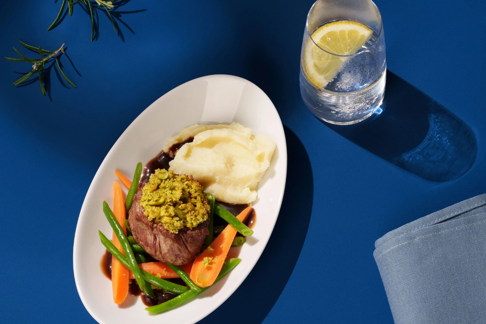 Discover Airlines Rinderfilet