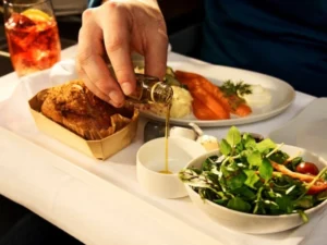 neues Brot, Butter und Olivenöl in der Lufthansa Business Class