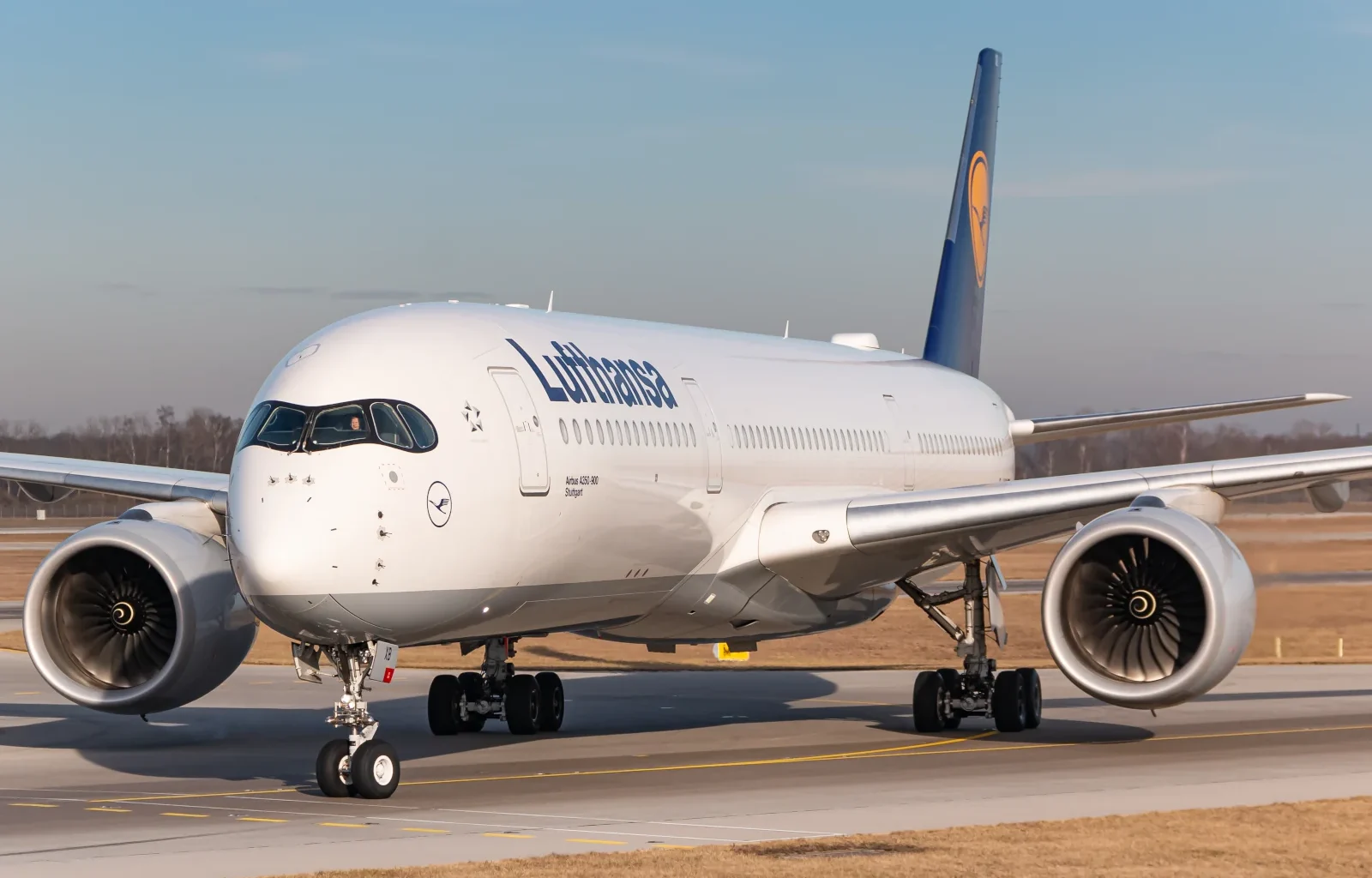 Lufthansa Airbus A350 Flugzeug am Flughafen München (MUC) in Deutschland. Airbus ist ein Flugzeughersteller aus Toulouse, Frankreich.