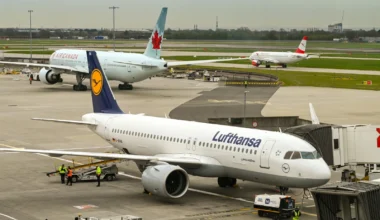 Lufthansa A320 Flugzeug mit weiteren Miles & More und star Alliance Fluggesellschaften im Hintergrund