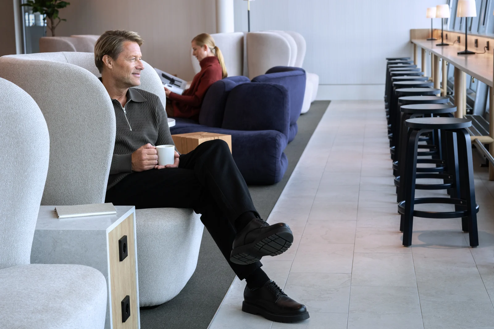 Sessel in der neuen Schengen Lounge von Finnair