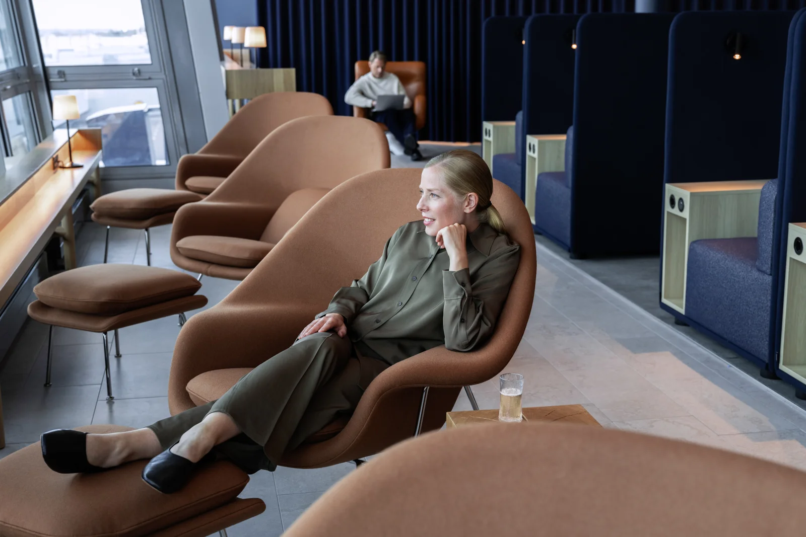 Gubi Bat Lounge Sessel Finnair Lounge