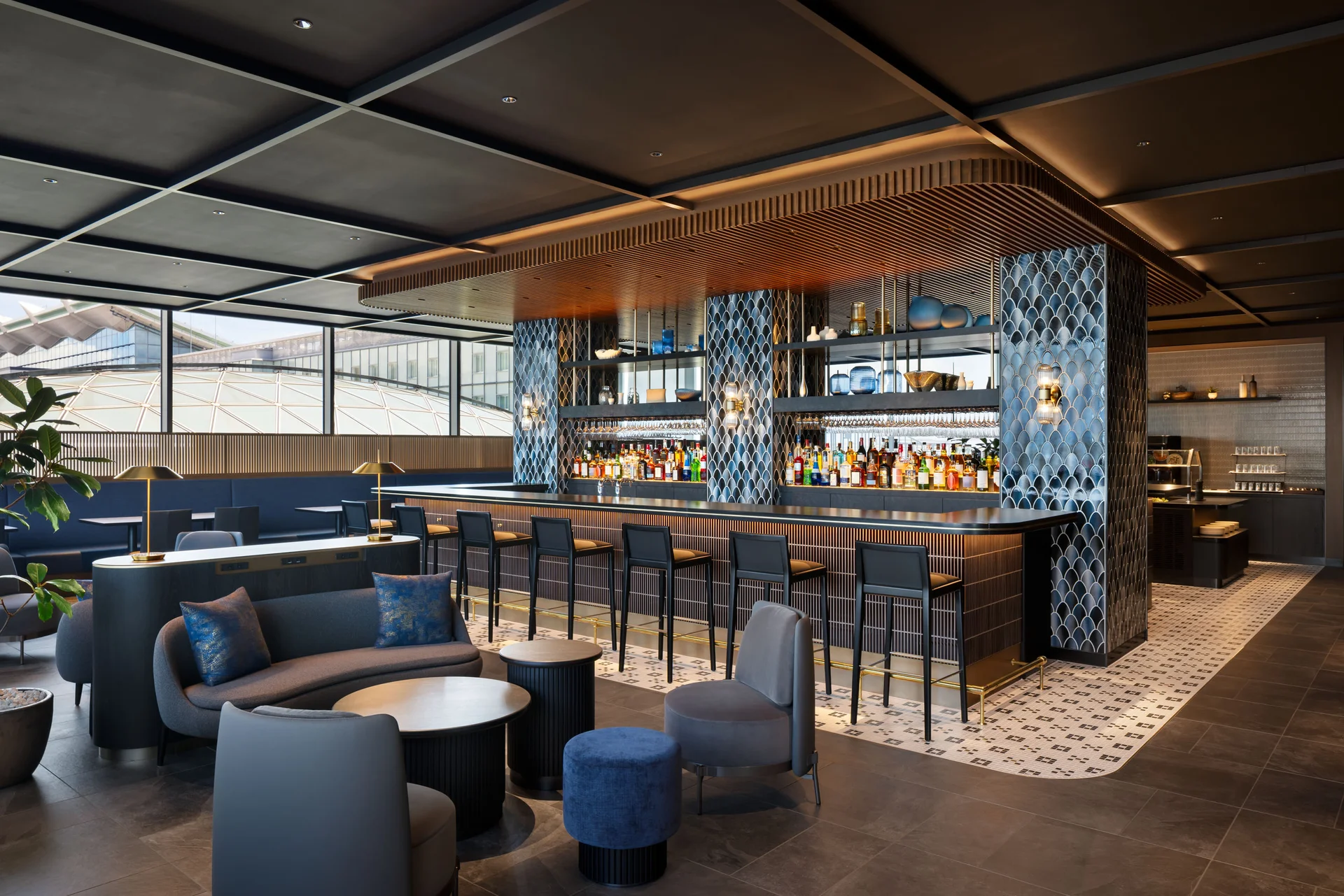 Bar in der neuen Centurion Lounge Am Flughafen Haneda