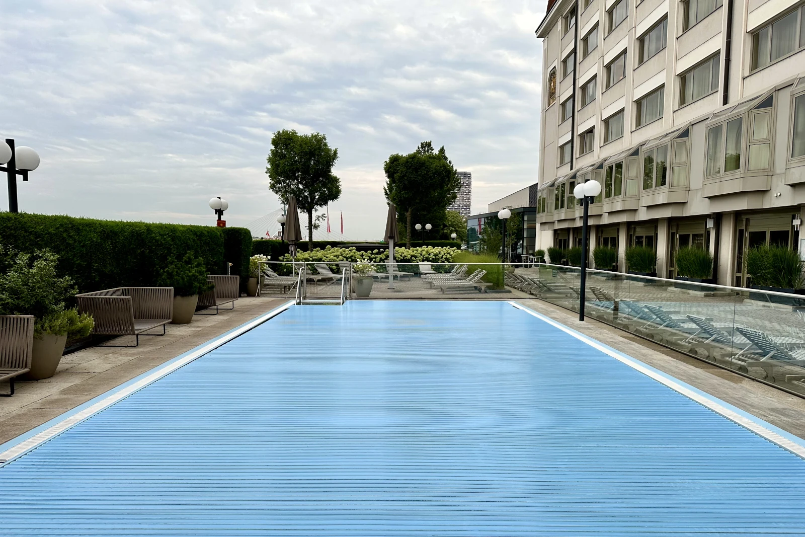 Pool Hilton Vienna Waterfront