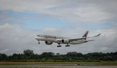 Airbus A350 von Qatar Airways landet zum ersten Mal auf dem Flughafen Hamburg