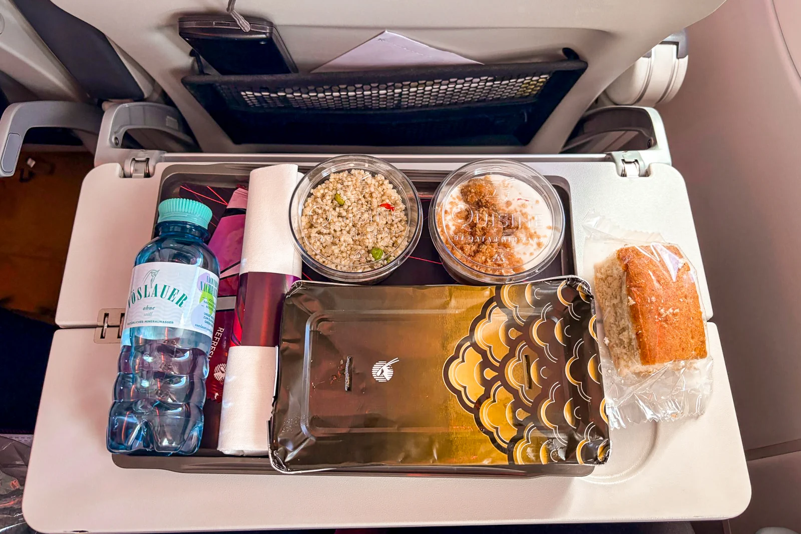 Qatar Airways Economy Class Catering Wien - Doha