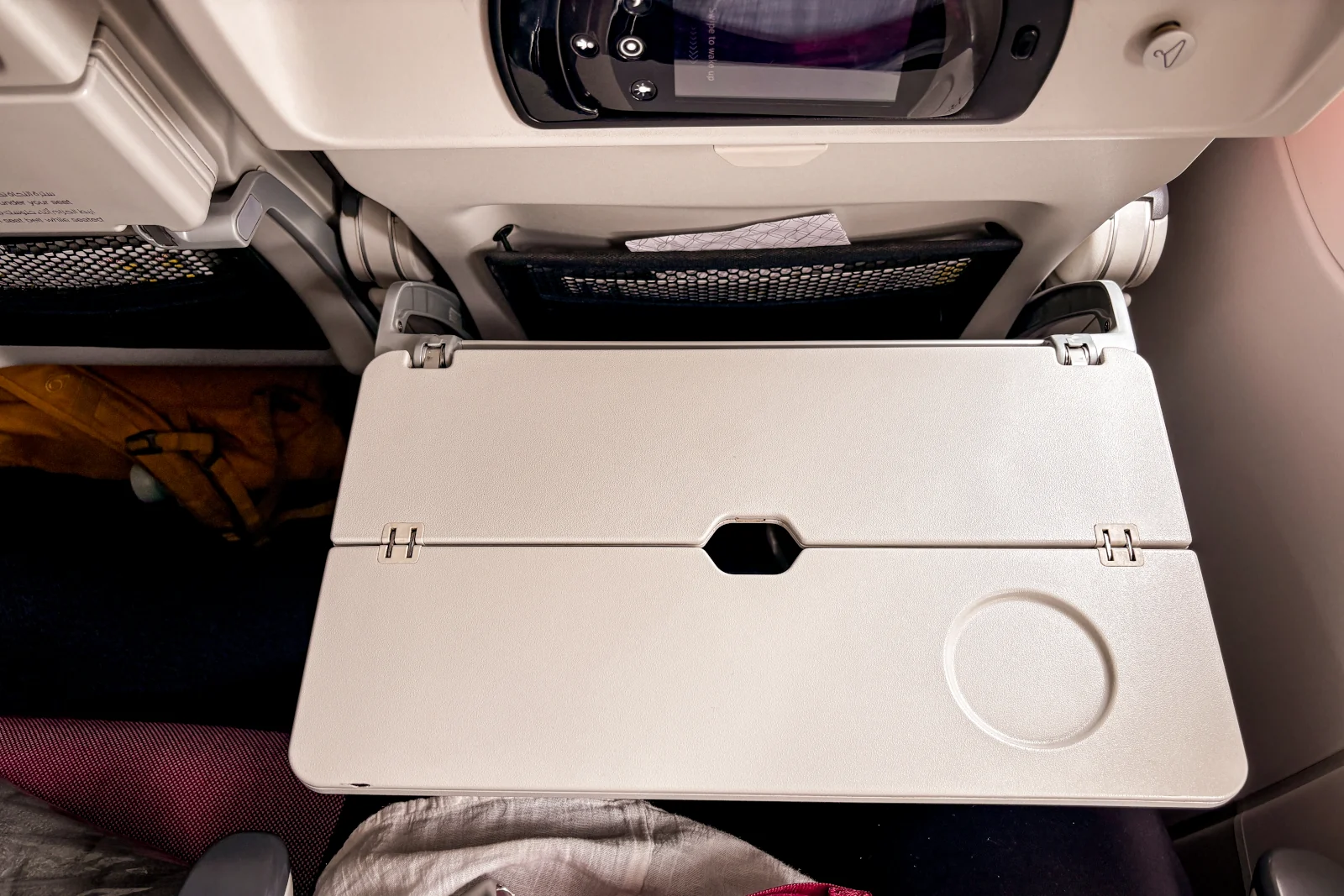 Klapptisch Economy Class Qatar Airbus A350