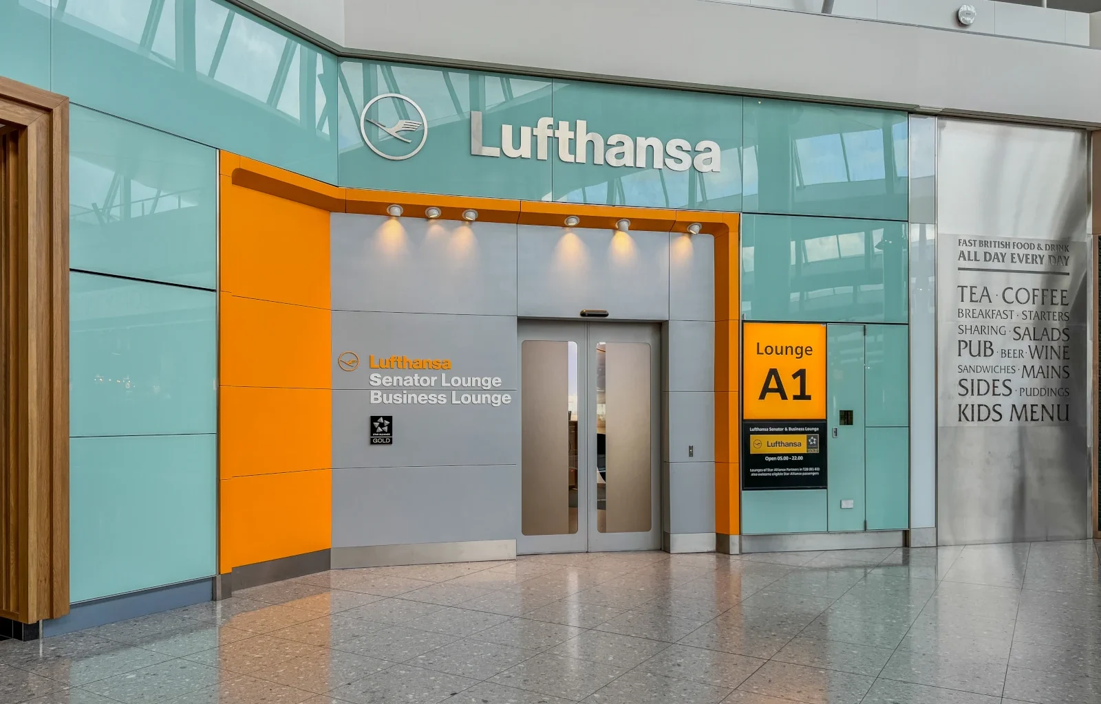 Eingang der Lufthansa Lounge am Flughafen London Heathrow vor der Renovierung