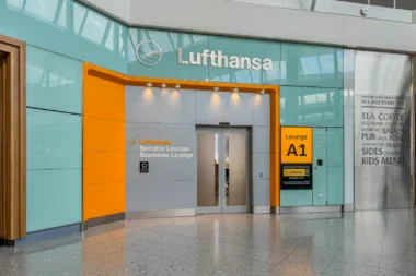 Eingang der Lufthansa Lounge am Flughafen London Heathrow vor der Renovierung