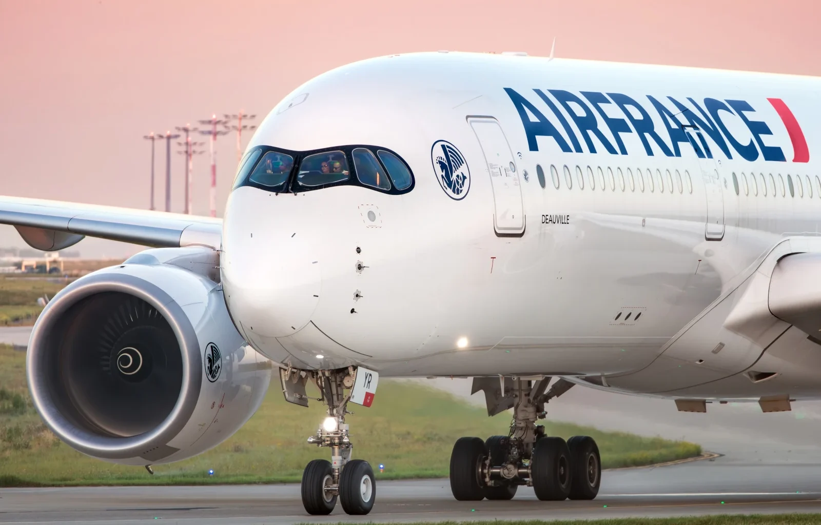 Airbus A350 Air France rollt auf dem Flughafen Charles de Gaulle