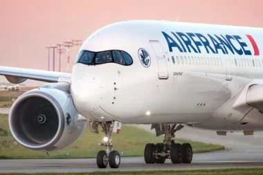 Airbus A350 Air France rollt auf dem Flughafen Charles de Gaulle