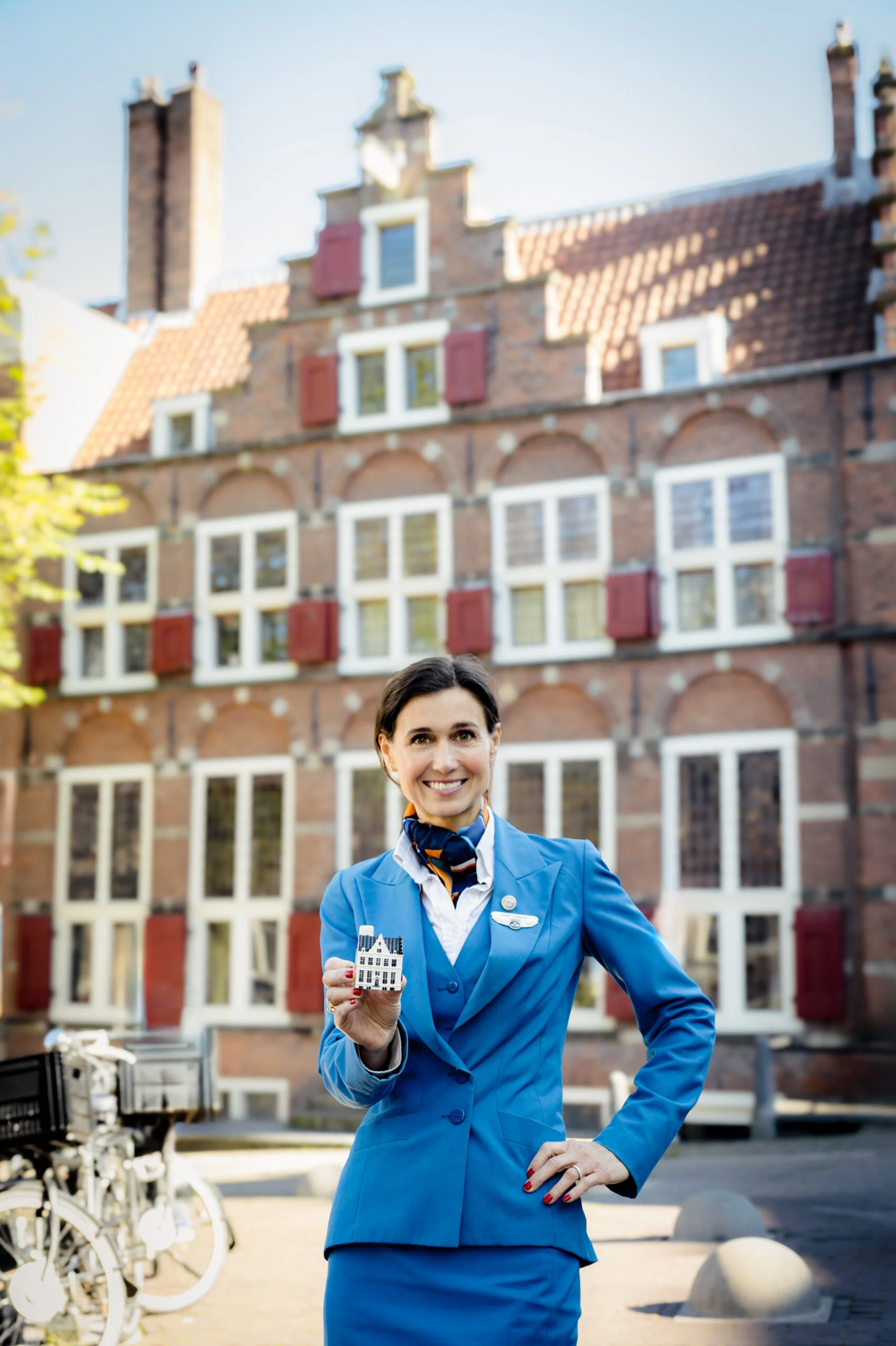 KLM PR Dame mit Delfter Blau Haus