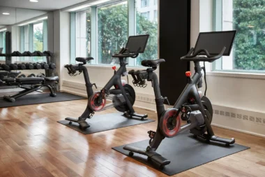 Hyatt Fitnessraum mit Peloton Bike Partnerschaft Washington