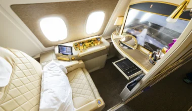 Emirates Airlines First Class Fensterplatz im Airbus A380 Oberdeck